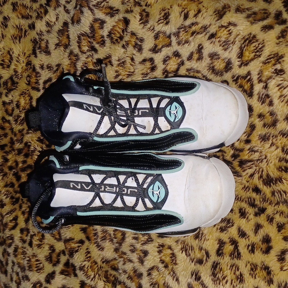 BOY JORDANS